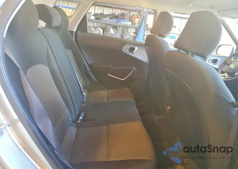 2020 Kia Soul Lx z USA, uszkodzony, nr VIN KNDJ23AU4L7013251